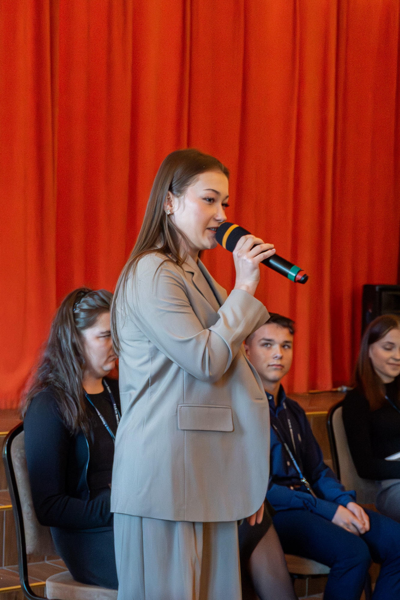 Zdjęcie Debata na przewodniczącego SU 2025 (6)6e5e1173-b350-4de5-8e40-4d08a0b703b9.jpg w galerii Debata kandydatów na stanowisko Przewodniczącego Samorządu Uczniowskiego